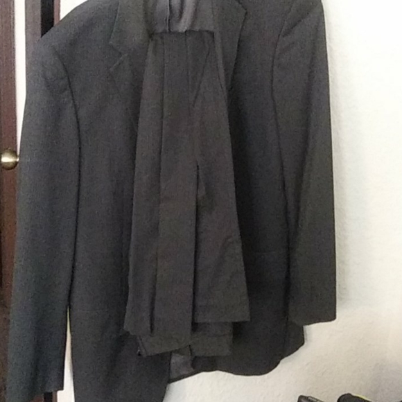 Suit jacket and pants - Picture 2 of 4